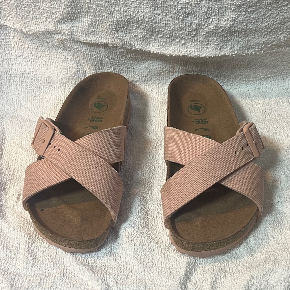Birkenstock girls stylish Pink Cross-Strap Sandals in size 35/4.5
